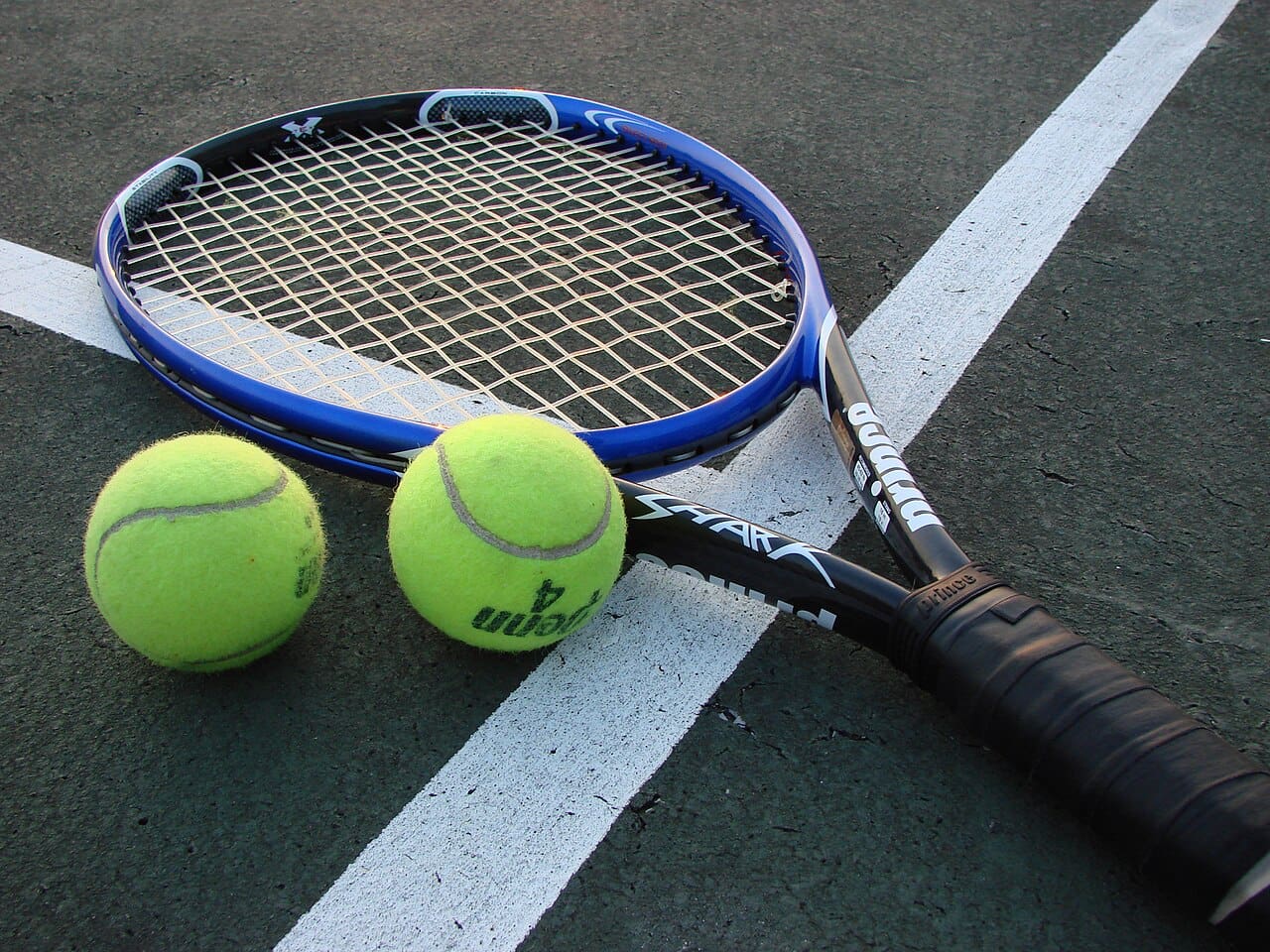 Tennis Racket and Balls. Credit: Vladsinger/ Wikimedia Commons